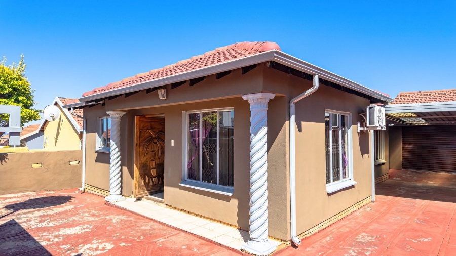 To Let 5 Bedroom Property for Rent in Tlhabane North West